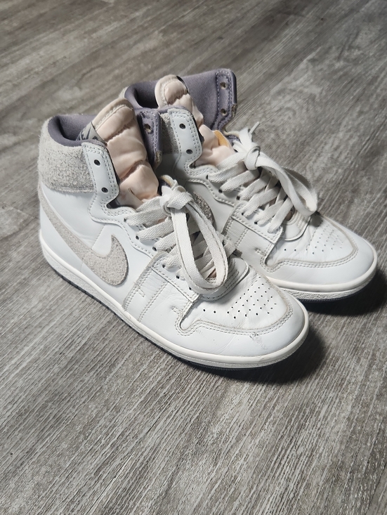 Nike Shoes - Nike Jordan Air Ship Sz 5.5
